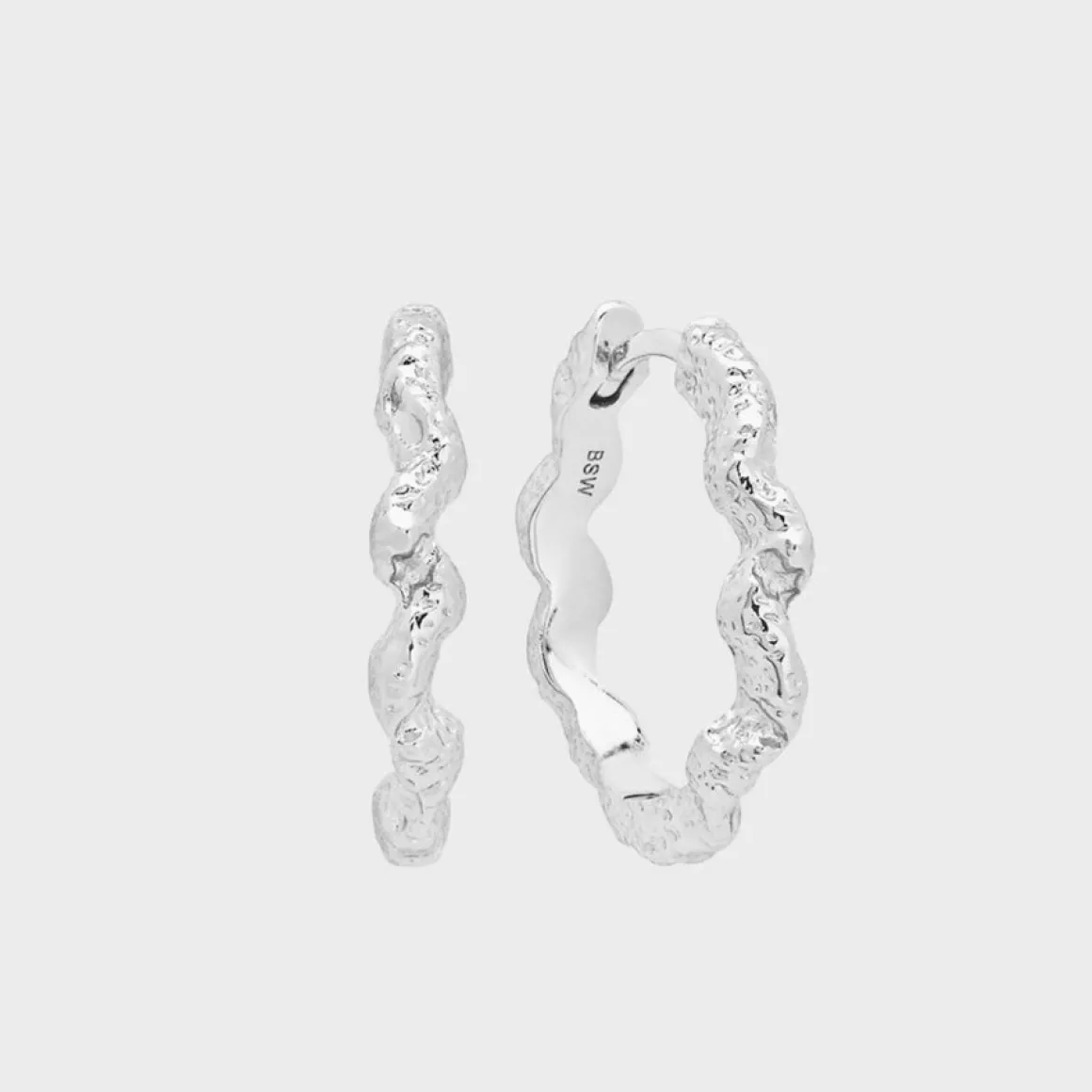 favia_mid_hoops_3.webp Winther Studio Øreringe | Student*Favia Mid Hoops
