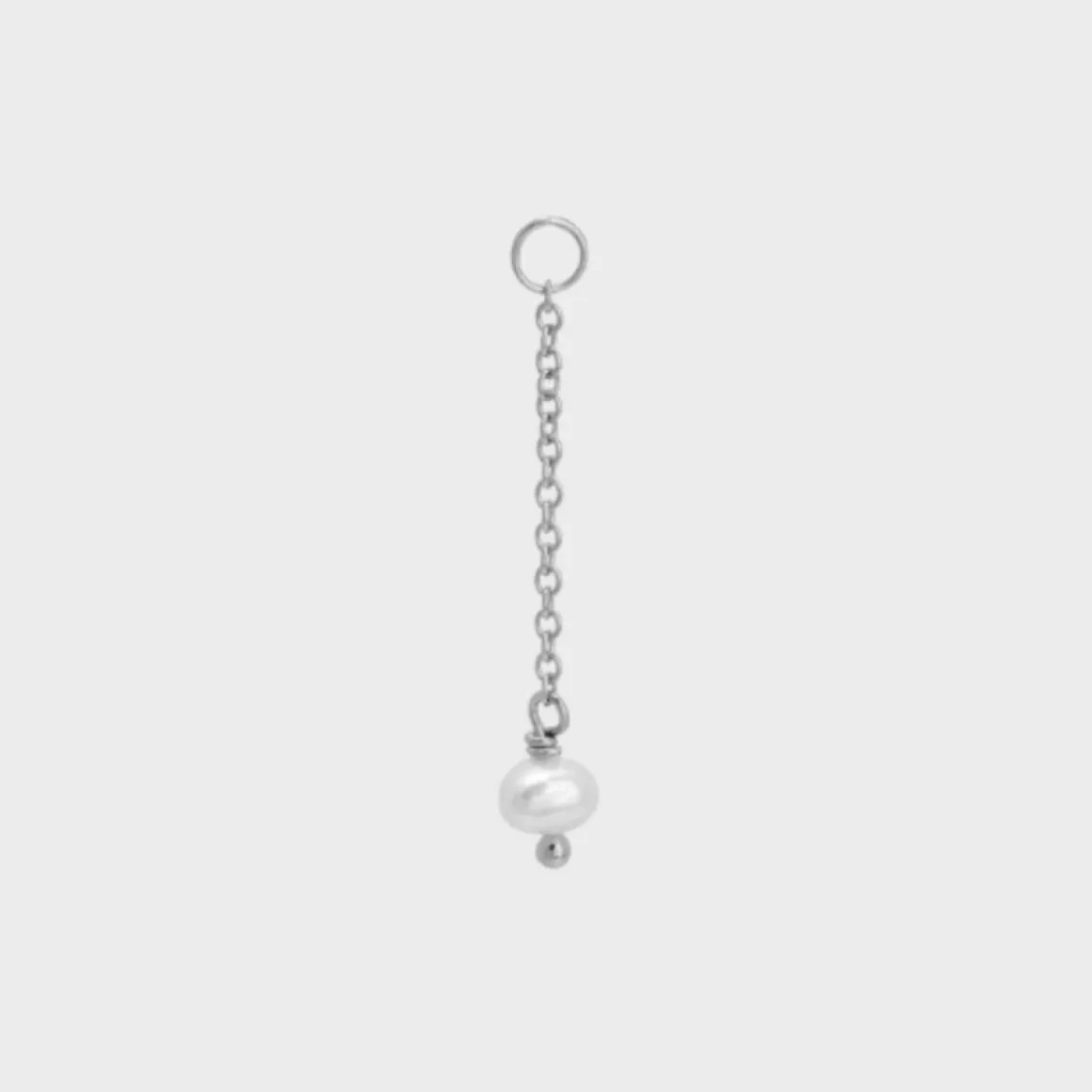 pearl_chain_charm_2.webp Winther Studio Øreringe*Pearl Chain Charm