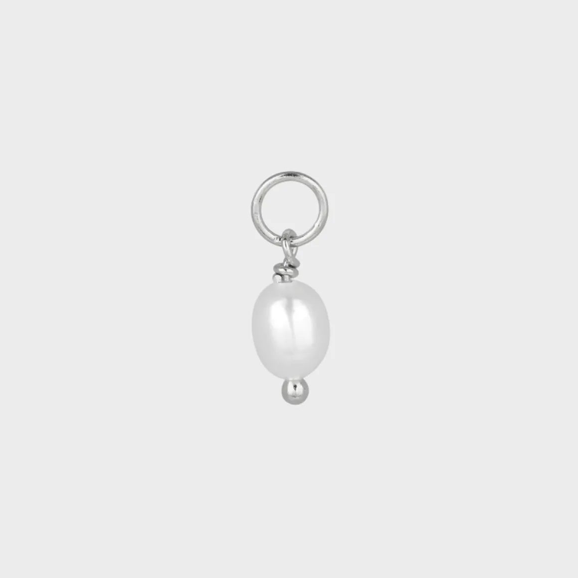 small_freshwater_charm_2.webp Winther Studio Øreringe*Small Freshwater Charm
