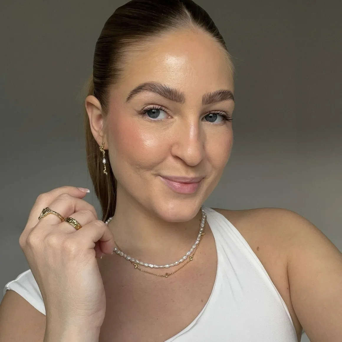 small_pearl_choker_4.webp Winther Studio Konfirmation | Halskæder*Small Pearl Choker Guld