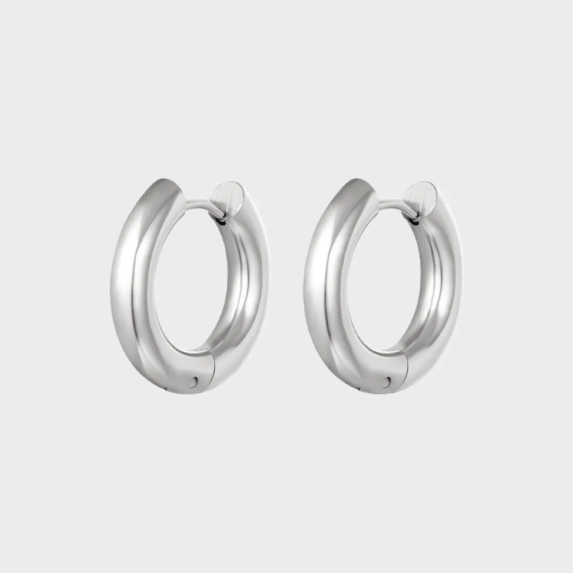 wide_hoops_4.webp Winther Studio Øreringe | Student*Wide Hoops